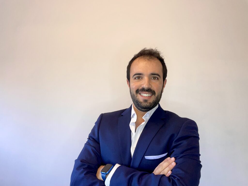 Perito veterinario Andrés Santiago